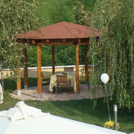 Happy בית הארחה